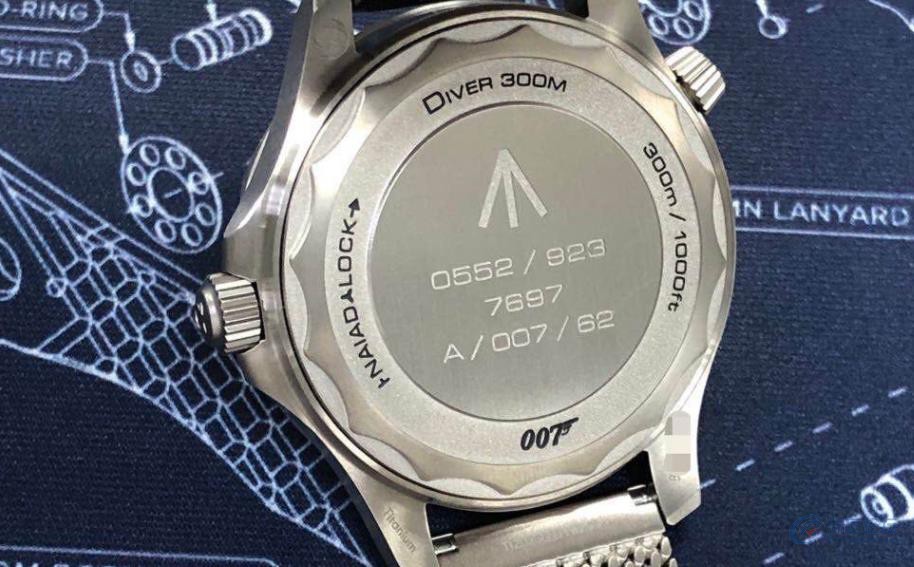 因为电影007无暇赴死所以我入手了欧米茄联名手表