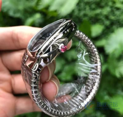 宝格丽Serpenti Tubogas蛇形腕表