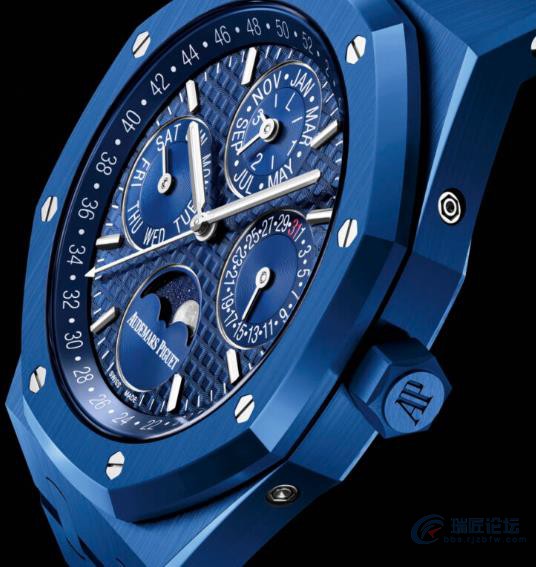 爱彼推出蓝色陶瓷皇家橡树万年历腕表