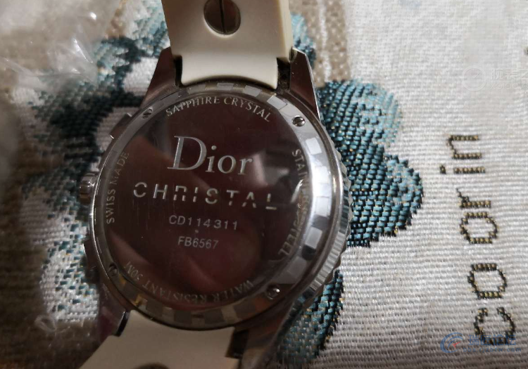 给女朋友送了一块迪奥 CHRISTAL CD114311手表