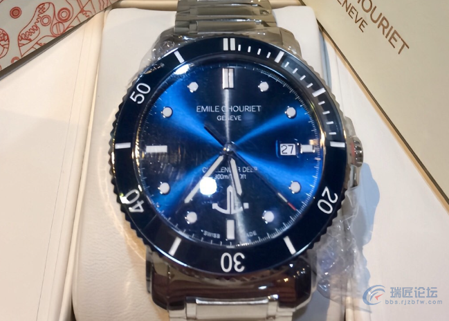 艾米龙蓝盘潜水系列腕表，颜色太爱了！