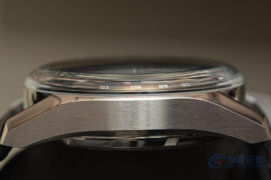 泰格豪雅卡莱拉计时码表 39 毫米“玻璃盒”腕表