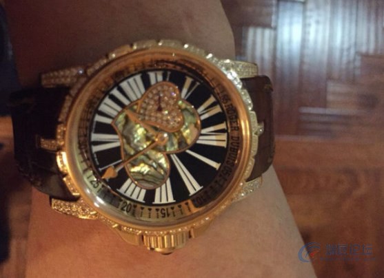 谁能帮看看这块罗杰杜彼手表是不是真的