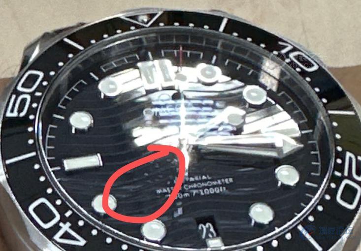 各位大佬，欧米茄手表表镜上细微划痕有办法处理掉吗？